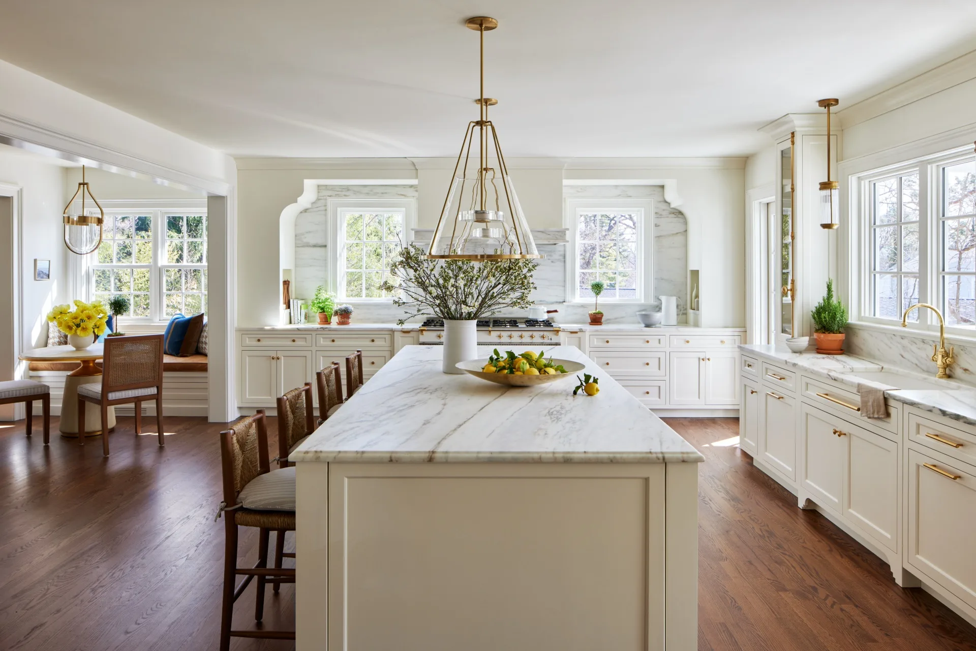 White Kitchen Cabinets: The Timeless Choice That Never Goes Out of Style